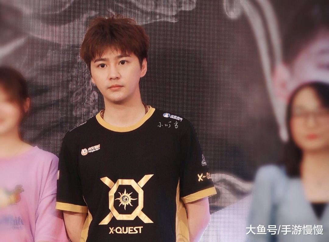 xq阿泰直播6局输5局,怒称:我菜!下赛季照样首发,能打3赛季