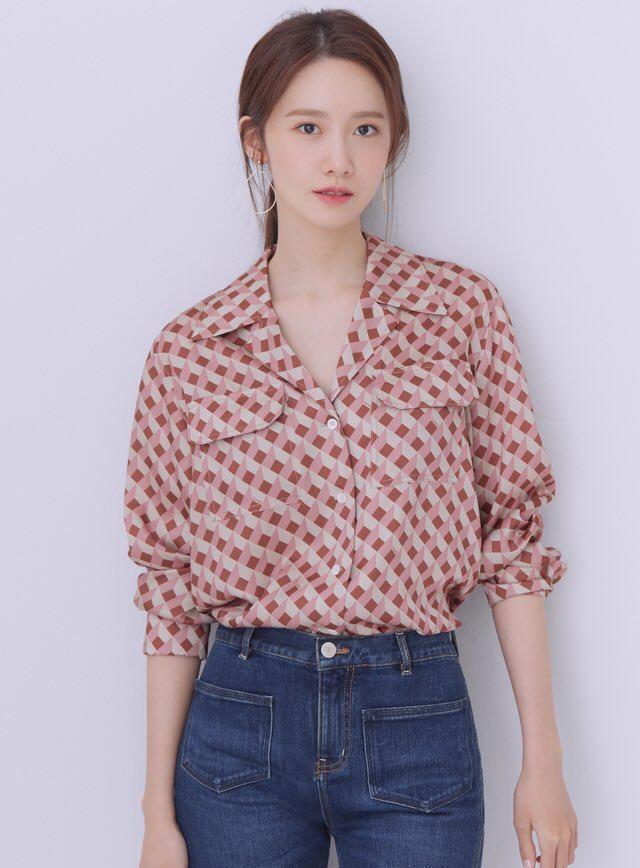 原创林允儿桃色衬衫配蜜桃妆容,夏日气息满满,清甜时尚真女神