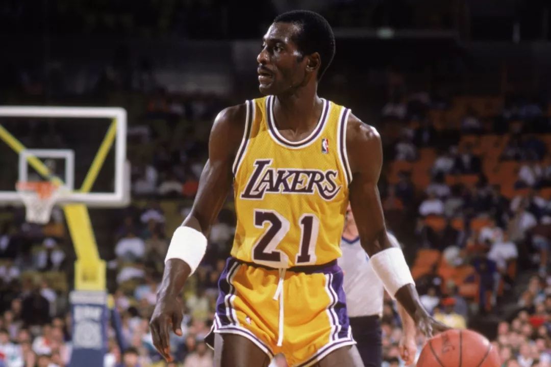 5,迈克尔库珀 1986-87赛季罗伯特森是历史上最好的抢断专家,他曾经