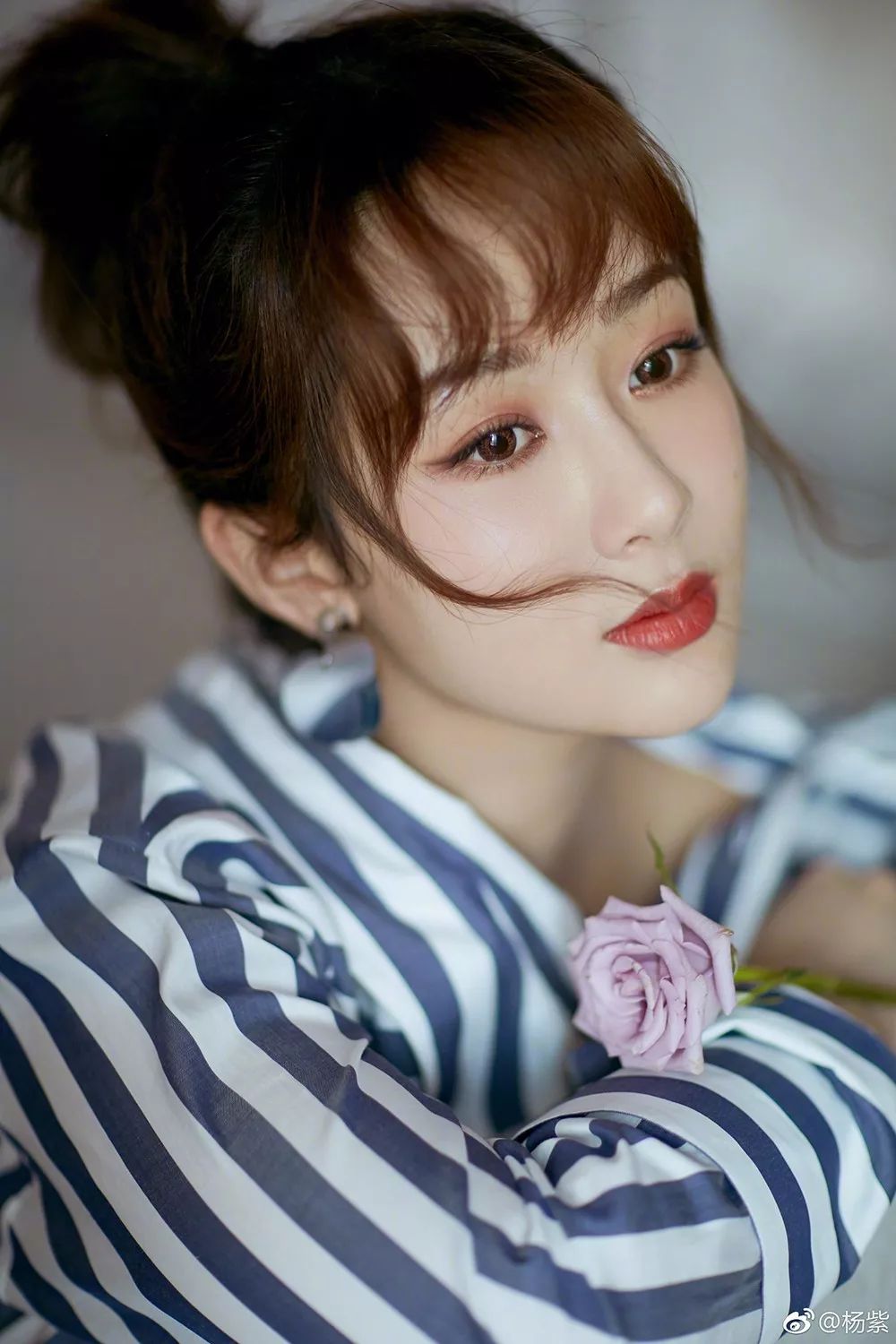 杨紫现男友风靡全网她的同款发型你要学吗