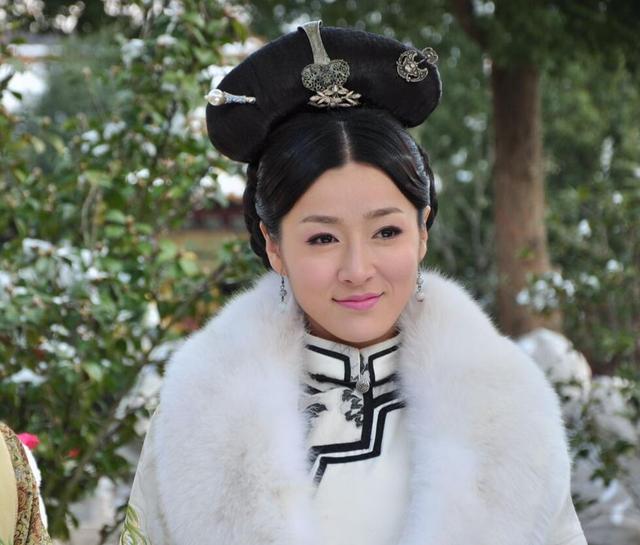 《仙剑3》的圣姑,与于正合作过6次,19岁出道26岁嫁给童星谢苗_何彦霓