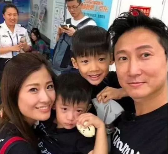 洪金宝混血小女儿照片曝光美貌不输女明星如今35岁无人敢娶
