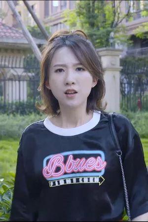 神仙姐姐演员: 江北消防支队政治处干事张嘉纯报警人,为了从树上拿回