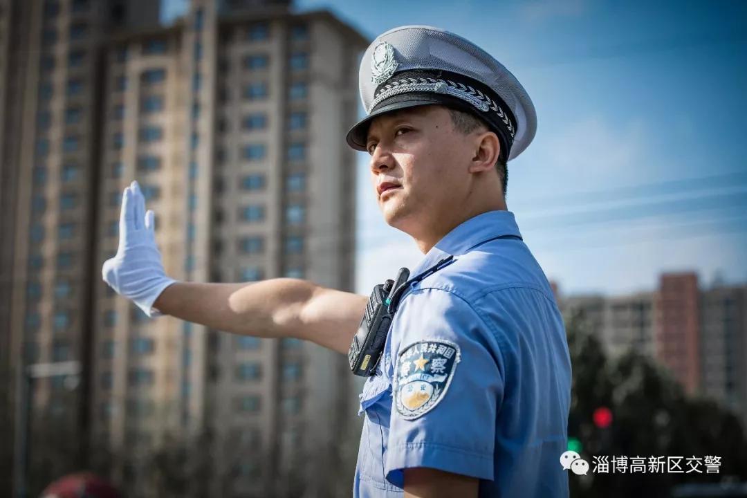 交警手机壁纸高清图片