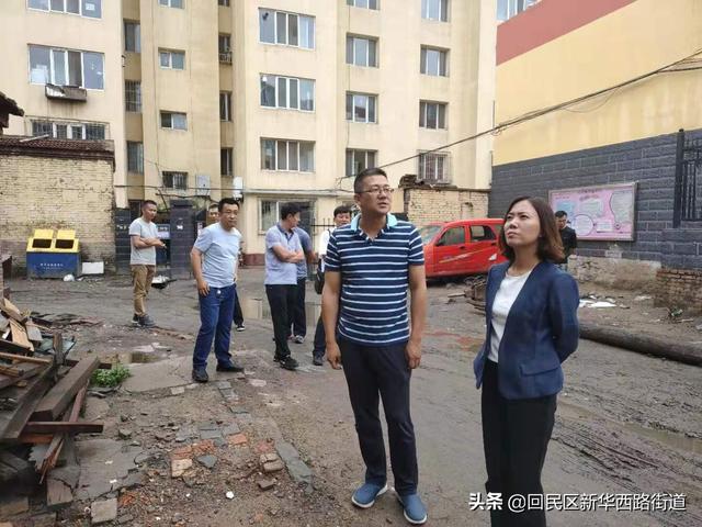 督查后副区长金晶指出,街道社区要高度重视防汛工作,保持高度警惕