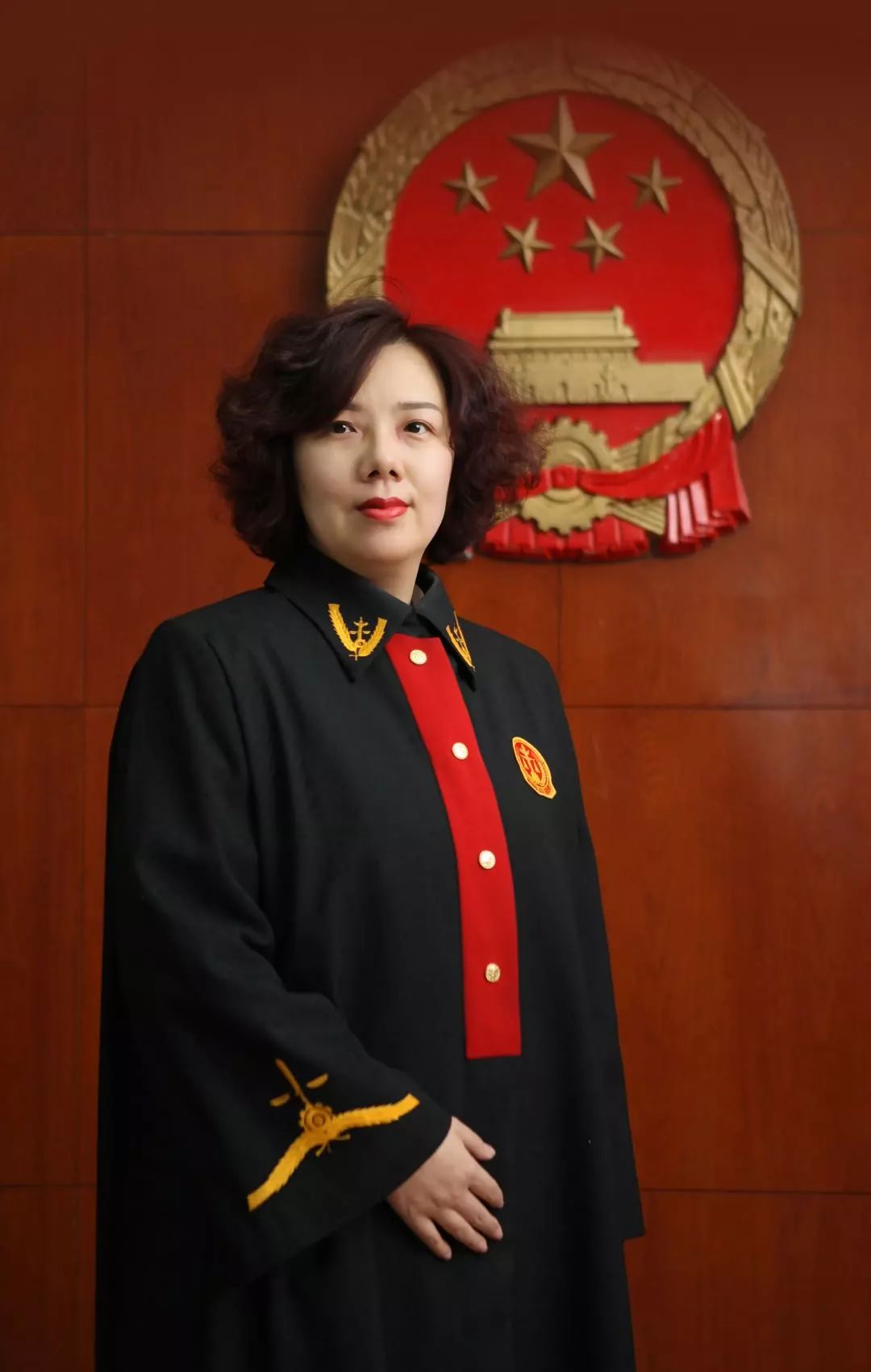 一定要做一名正直的,人民群众信任的法官,绝不辜负"人民法官"这个光荣