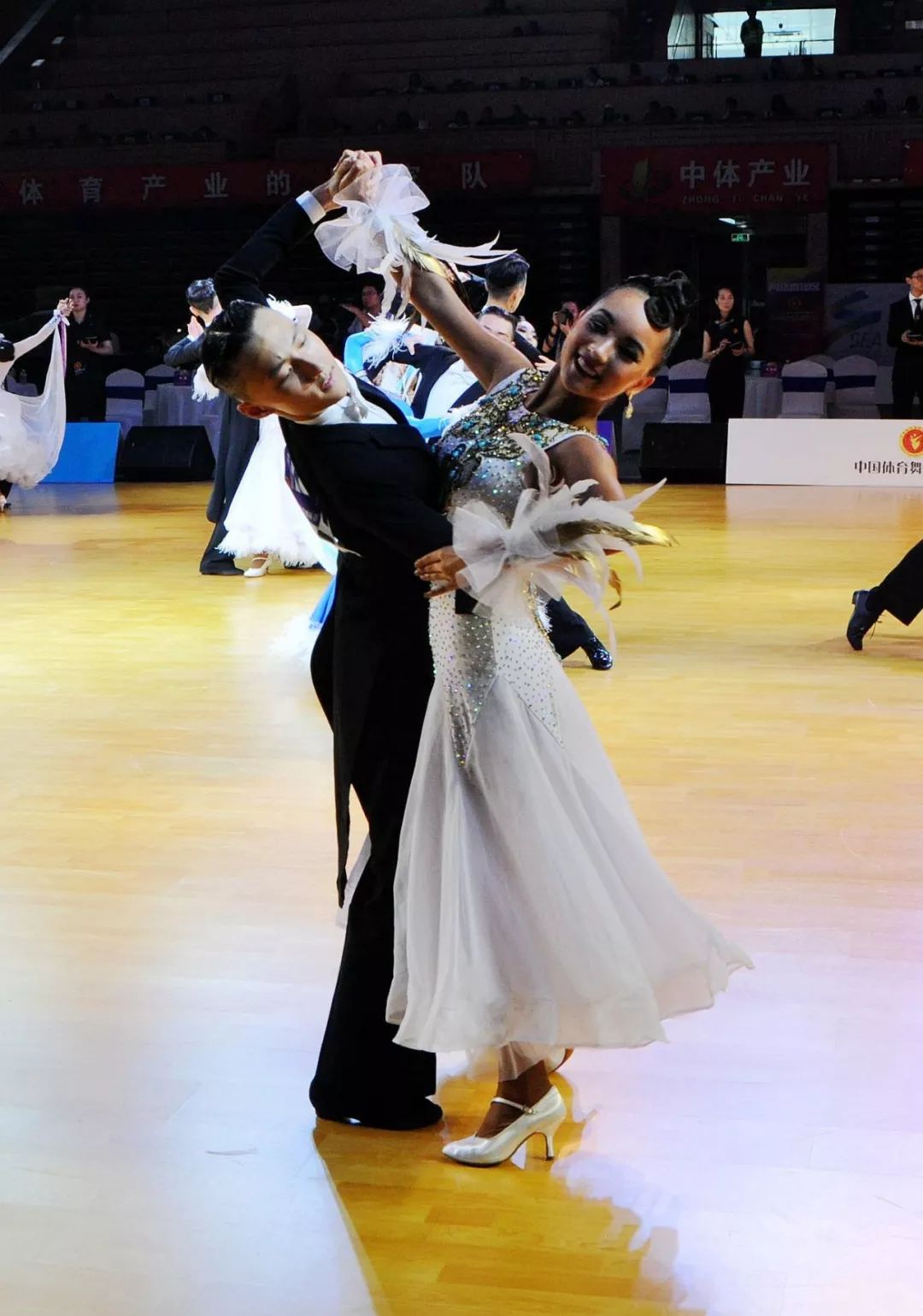 十二名16岁以下c级拉丁舞第四名16岁以下c级标准舞第七名王瑞薪张玳瑜