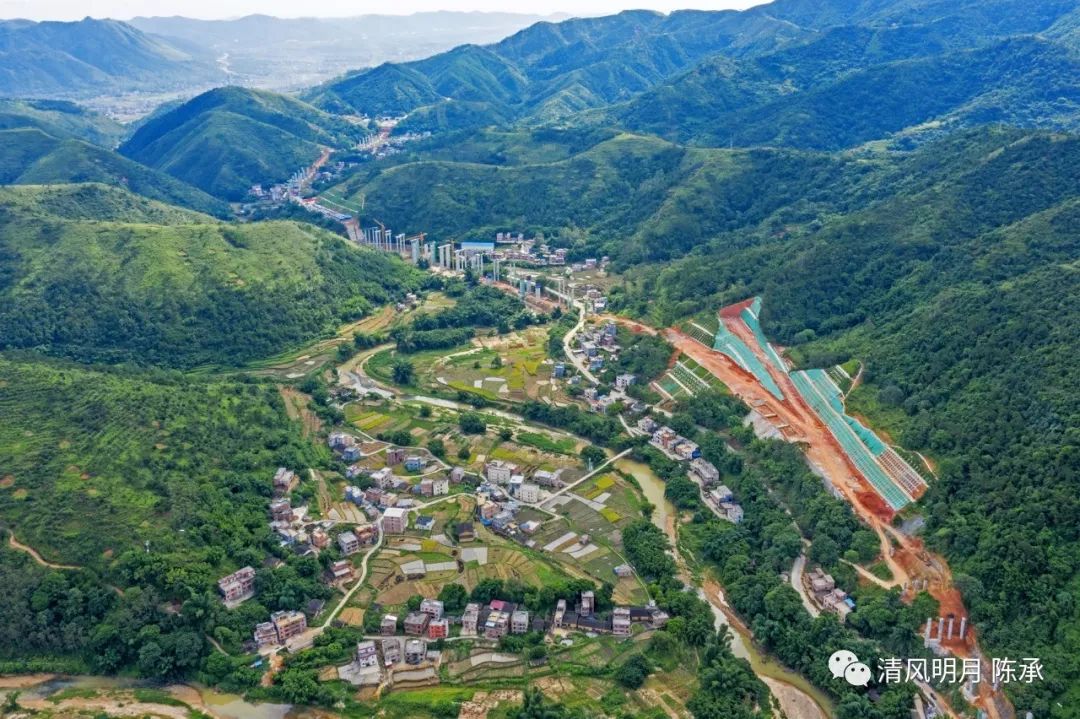 图壮观航拍云茂高速信宜钱排平塘段桥梁多隧道长雄伟壮观