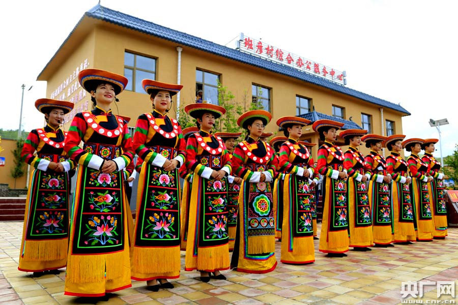 全国人口较少民族脱贫攻坚奔小康土族人民河湟谷地建美好家园