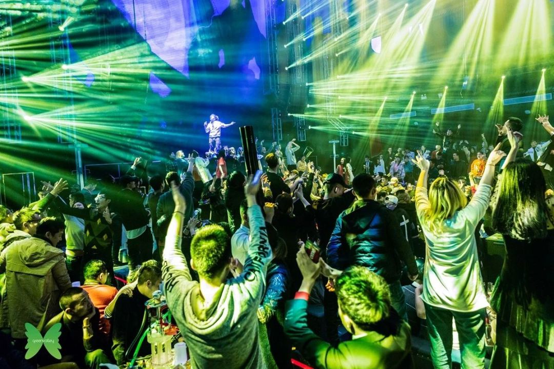 the 3丨全新bmw 3系驾临遂宁绿谷电音节!想来么?