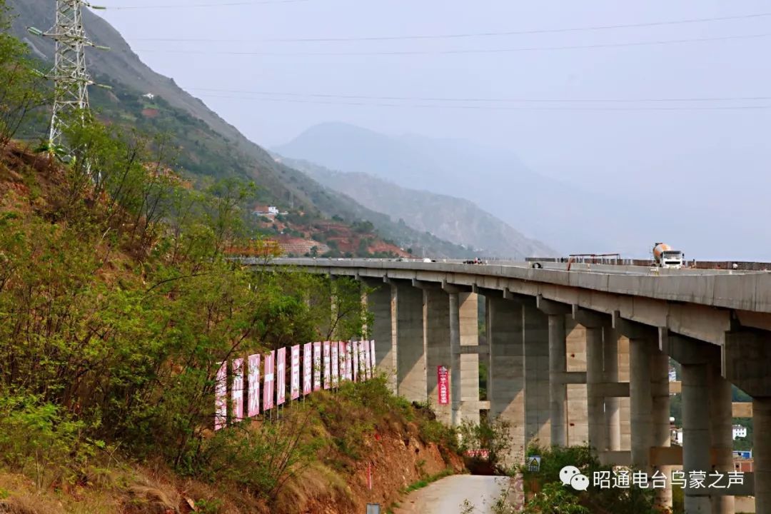 壮丽70年奋斗新时代鹦哥村桥梁取代溜索巧家县交通建设进入快车道