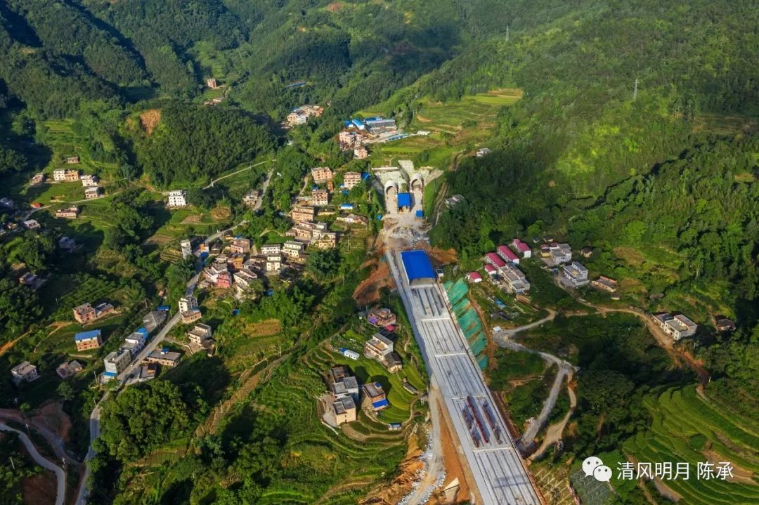 图壮观航拍云茂高速信宜钱排平塘段桥梁多隧道长雄伟壮观