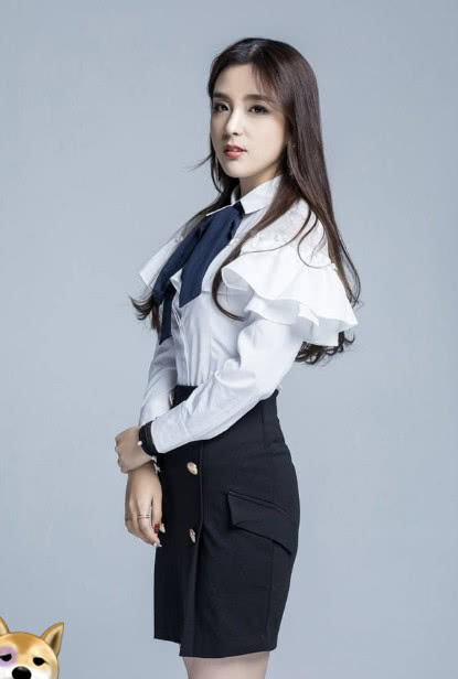 rita现身巴黎时装周遭遇肥宅咸猪手笑起来太猥琐