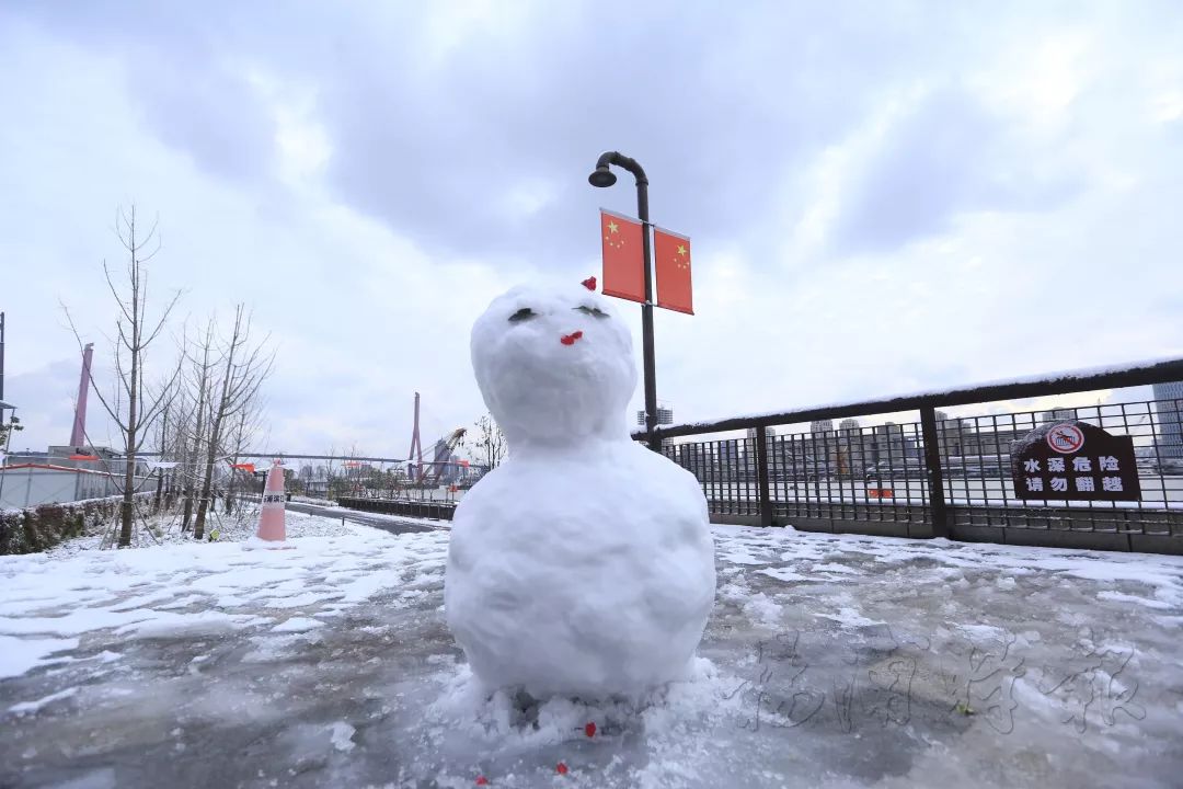 拿好,不谢.万里雪飘的冰冰凉凉百果山.小编特意为大家准备了千里冰封