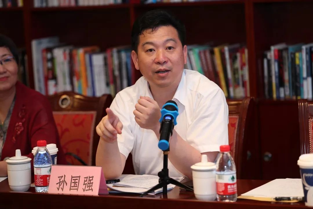 【坚定理想信念 承担社会责任】区工商联召开所属商会