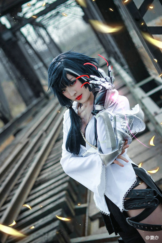 《洛奇英雄传》玩家cos艾莉莎 铁娘子才是真浪漫