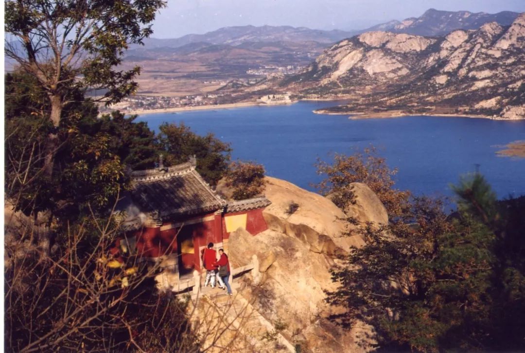 金大定年,碧霞元君即泰山之神东岳大地的女儿岳姑,东游昆嵛山时发现