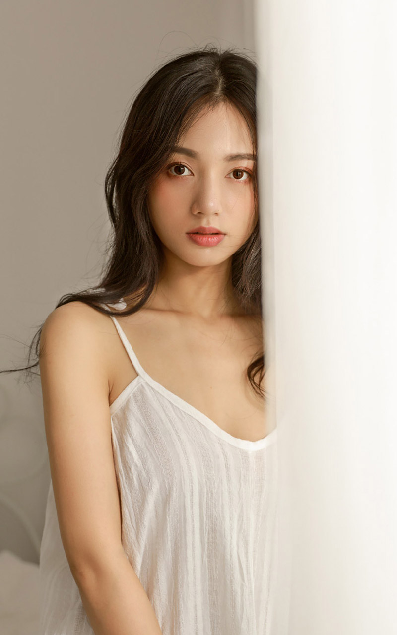 气质长发美女性感诱人写真安卓手机壁纸