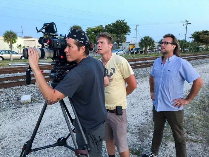 广电|“瘾君子”不为人知的一面 松下VariCam LT电影机拍摄《Dopesick Nation》美剧