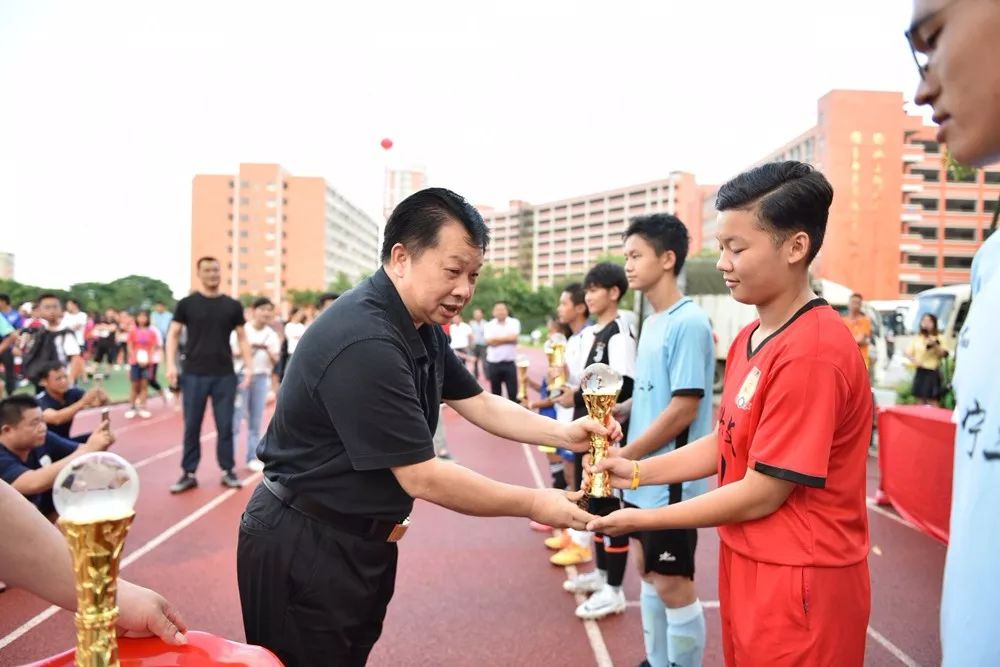 兴文中学和英才侨中夺得;高中女子组冠亚季军分别由兴文中学,普宁二中