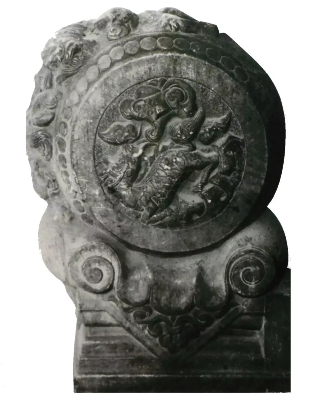 麒麟出现象征着祥瑞降临,表示天下已成太平盛世.