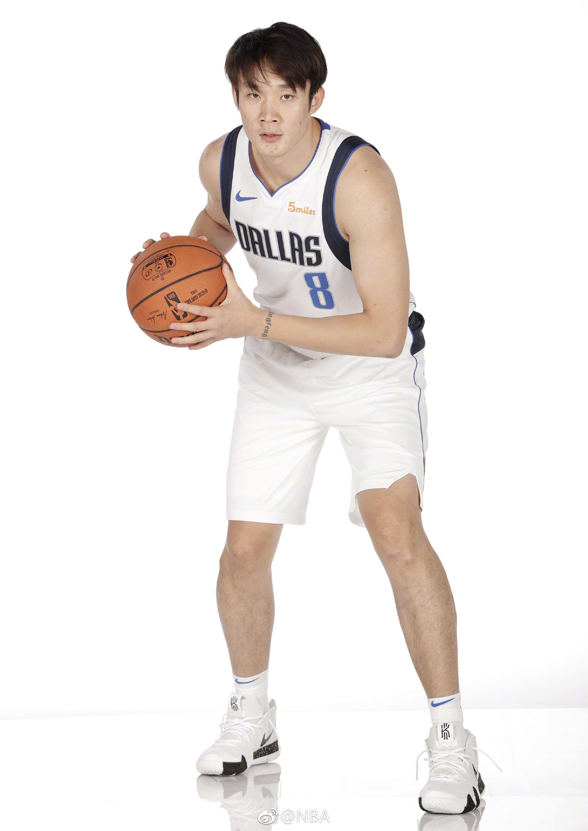 小牛(独行侠)打算征战nba,可惜很快被裁撤,然后就一直在美国休战养伤