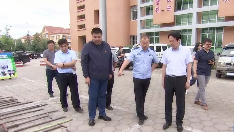 市委副书记政法委书记常青一行到我旗调研