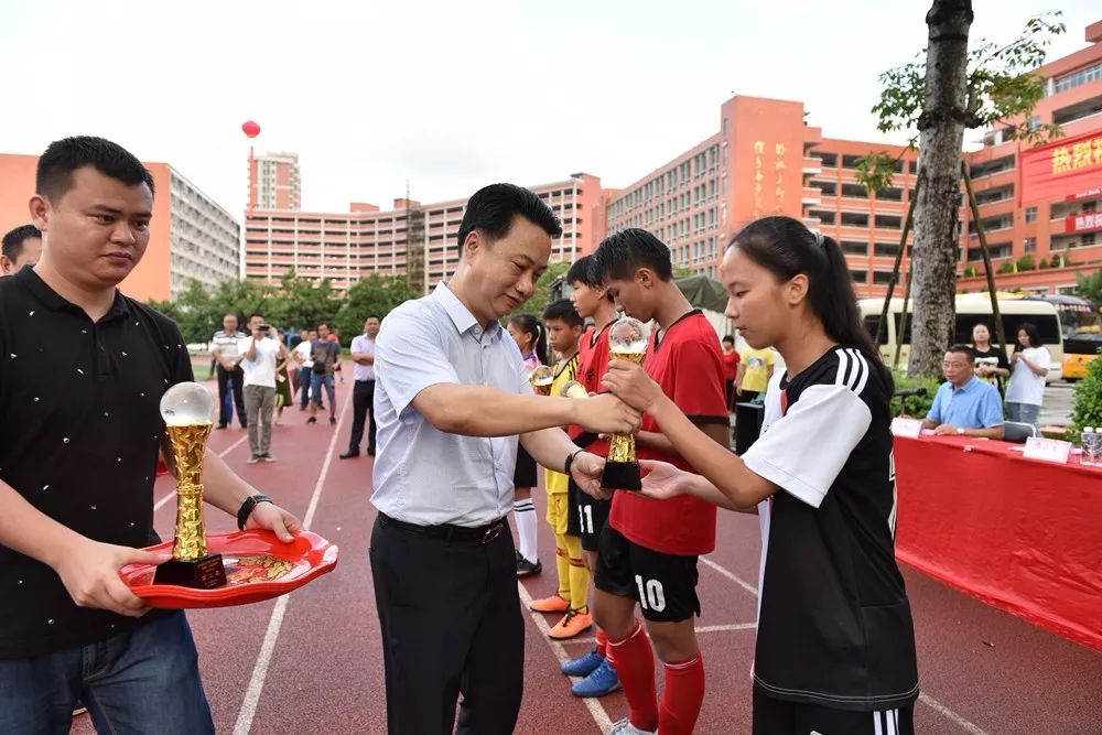 兴文中学和英才侨中夺得;高中女子组冠亚季军分别由兴文中学,普宁二中