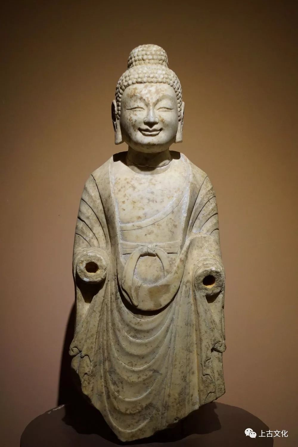 【馆藏】菩提树下的佛陀 —— 北齐石刻佛像赏析
