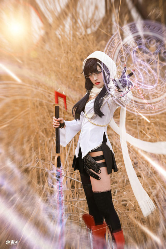 《洛奇英雄传》玩家cos艾莉莎 铁娘子才是真浪漫