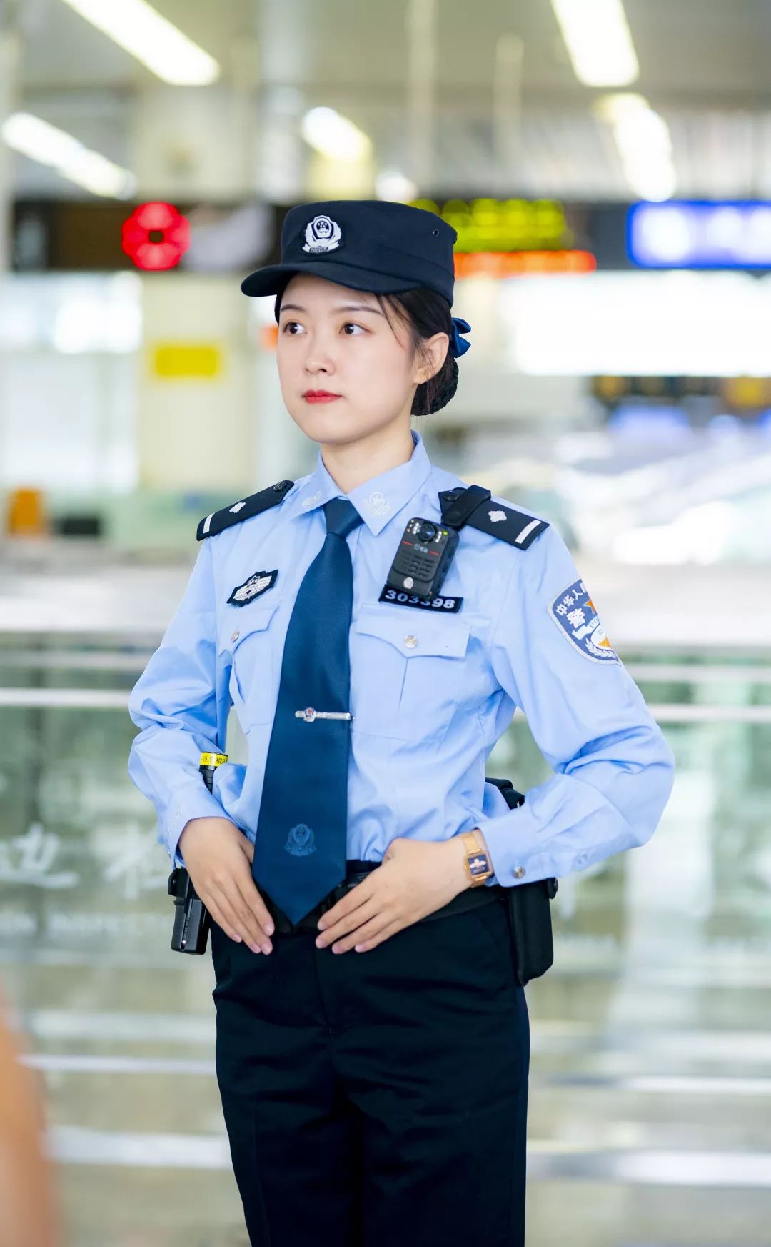 videopolicewomansharesenglishlearningtips深圳警花教你学英语