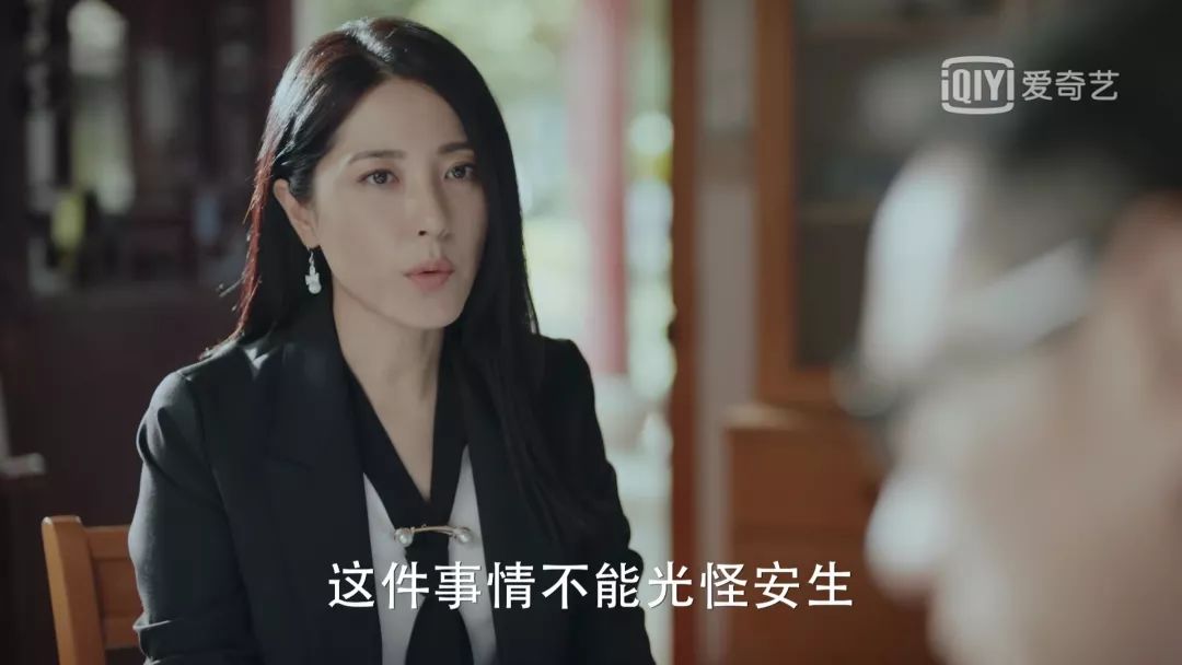 大美女曾黎在这部戏里也客串了,客串安生她妈,嗯.