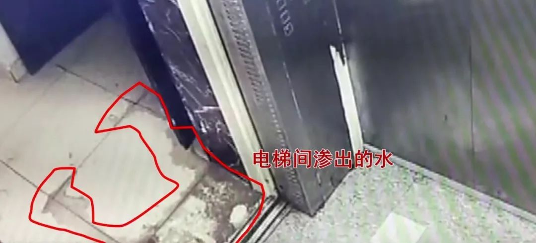这个小区的业主才惨哦电梯被水淹天天爬楼梯水淹电梯的背后竟然是