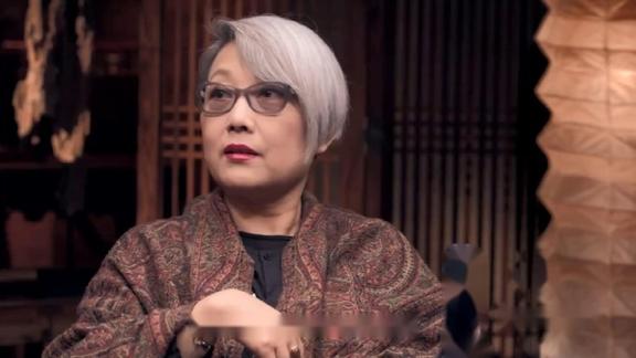 刘索拉赞同孩子出国留学因为国内功课重老师教学缺乏细节