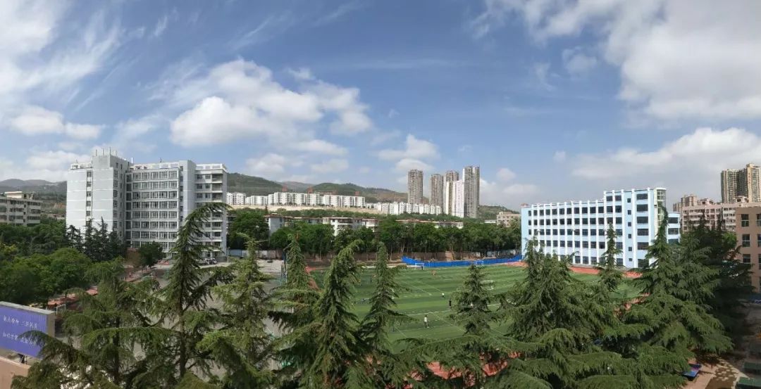 学校位于中国版图几何中心——金城兰州,毗邻被誉为新中国石化工业