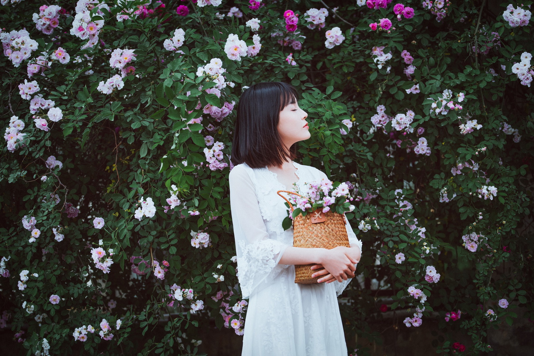 性感美女时尚写真,长裙清秀素人后花园空灵唯美氧气少女,甜美可爱!