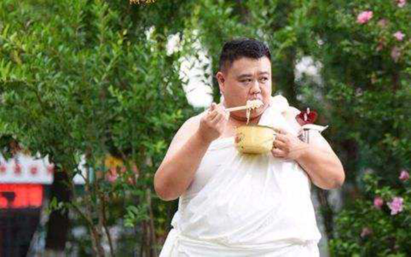 满身正能肉的孙越虽然把大象养瘦了却收获了爱情