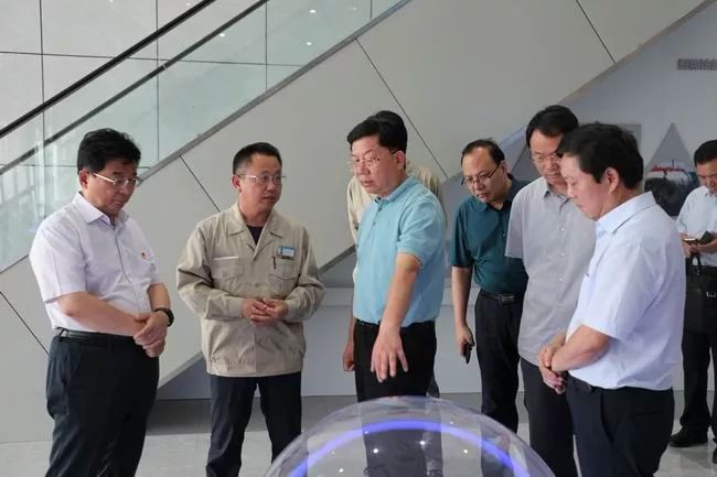 河南省人社厅厅长刘世伟一行莅临龙佰集团调研指导
