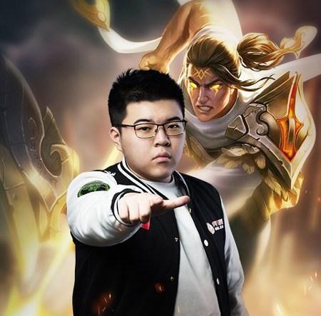 乐观家族有牌面:lgd的梗火到lck,小姐姐牌子举反了?_战队