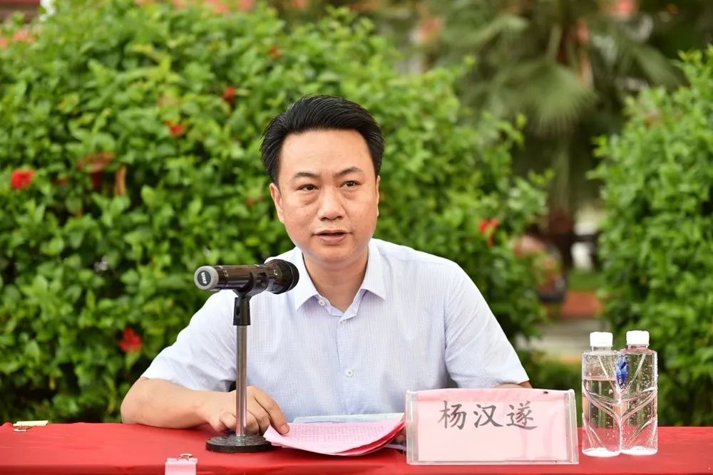 大长陇中学校长图片