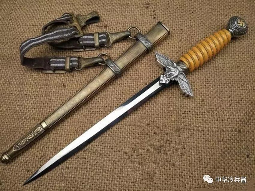 鲜血与荣誉的象征详解铁血德军不同兵种的经典佩剑
