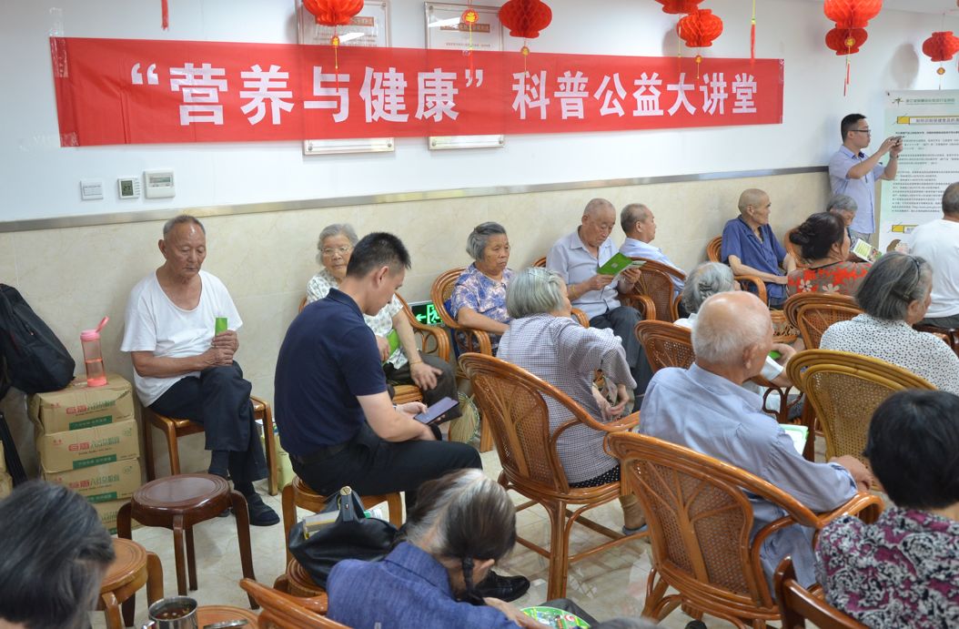 协会组织开展营养与健康科普公益大讲堂呼吁企业共同为行业发声