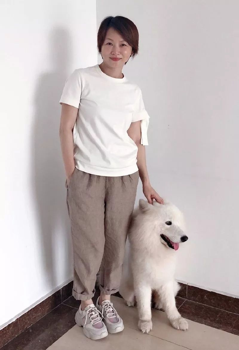 52岁刘玉翠活得真实晒素颜照不修图眼角都是皱纹