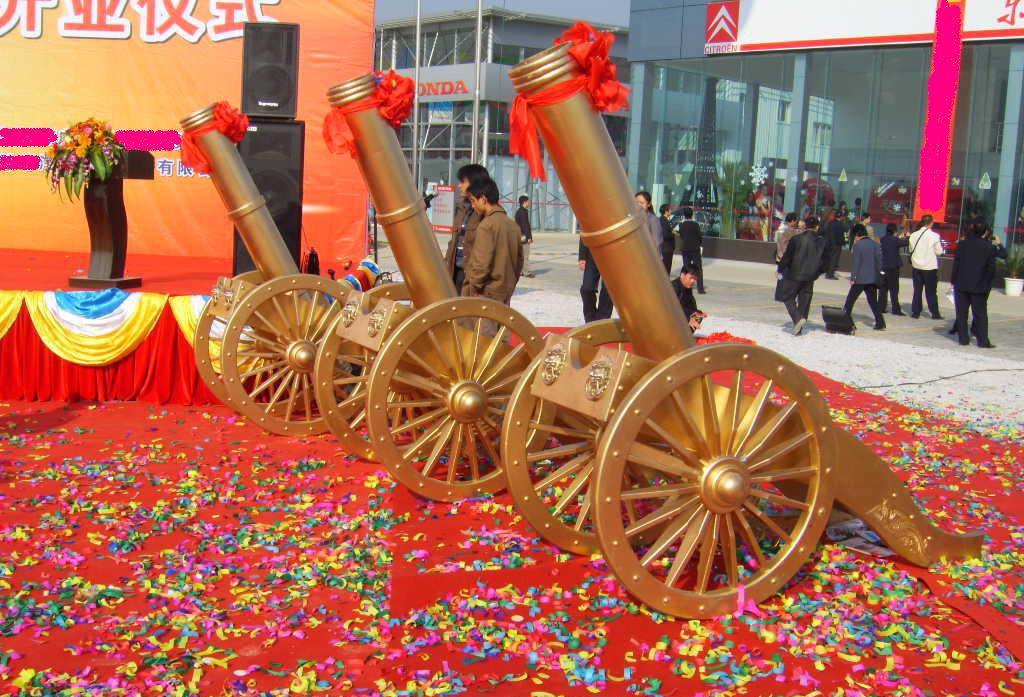 东莞精武堂的皇家礼炮:作为礼宾花的释放载体有多种