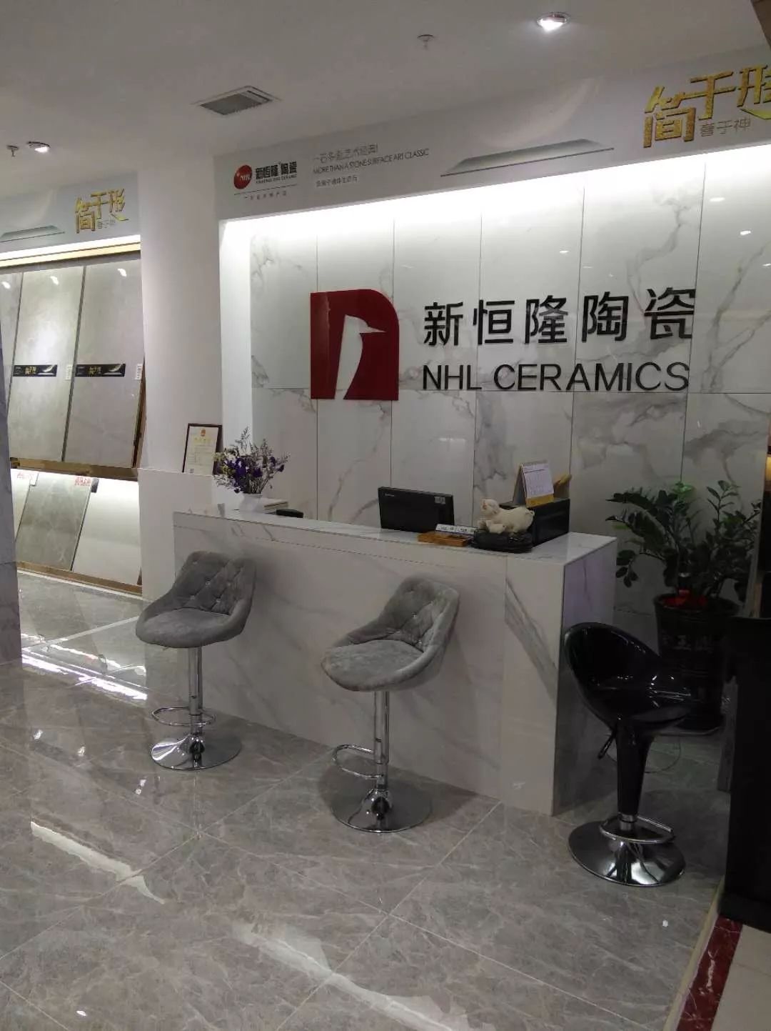 注重店面的细节管理,先从形象墙及前台管理