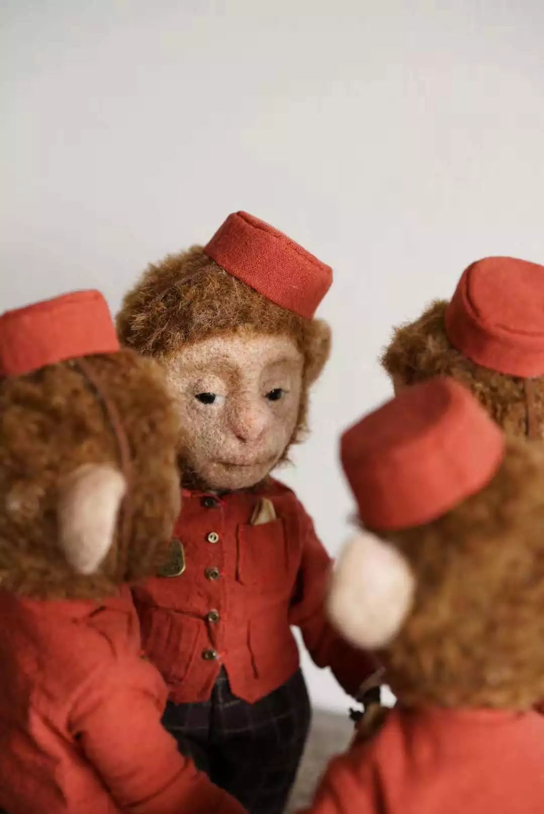 因为做动画,有时候会看一些国外的网站,偶然间看到了羊毛毡作品,特别