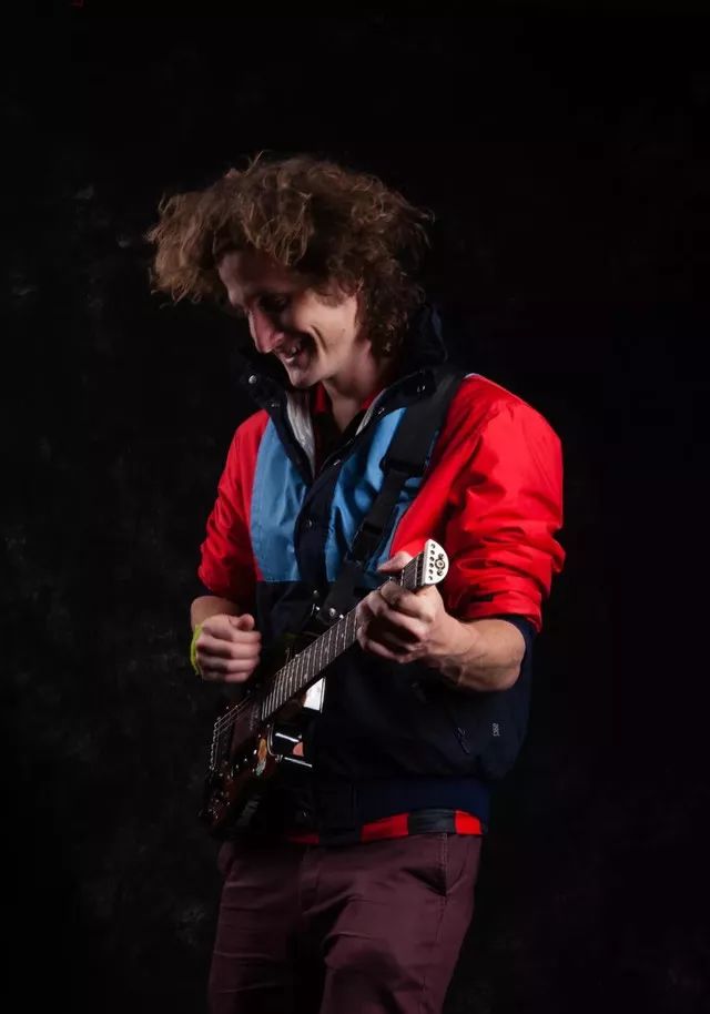 tom|吉他手/主唱 guitar, vocals成员简介puddles, with a core group