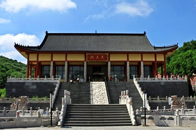 福建龙岩有一座形如莲花的天马山闽西第一大寺莲山寺