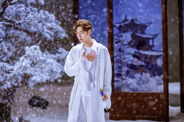 王一博为游戏拍mv看到手中的避尘剑网友蓝忘机本机