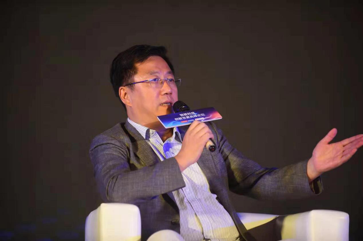 作为本次论坛的主办方代表,联想图像董事长俞兵在谈到智能产业的机遇